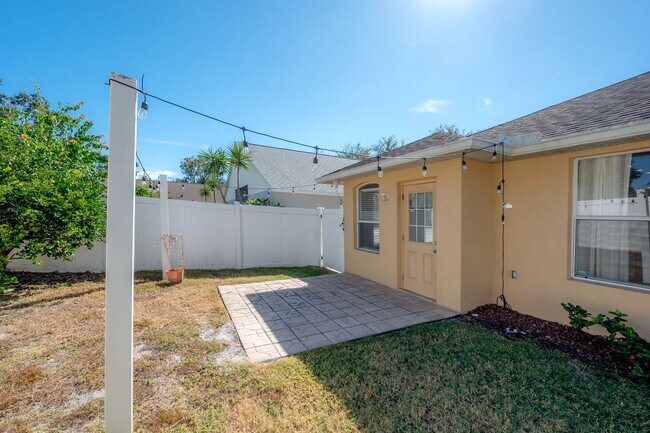 Building Photo - Brandon - 3 Bedroom 2 Bath Home in Gated C...
