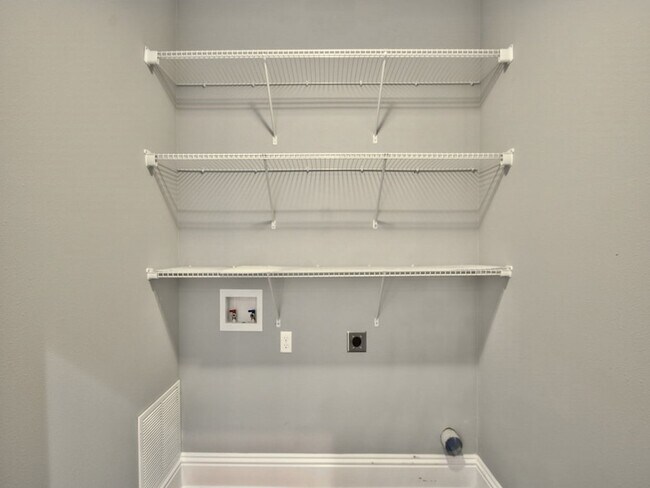 Building Photo - 114 Carousel Cir
