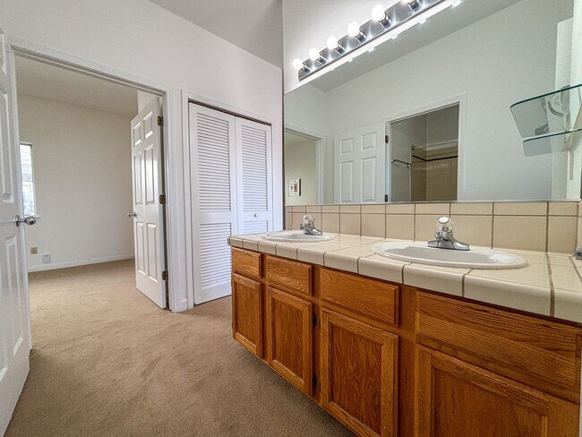 Building Photo - 749-749 Taraval St