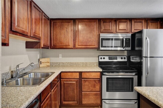 Building Photo - 5240 Indian River Dr