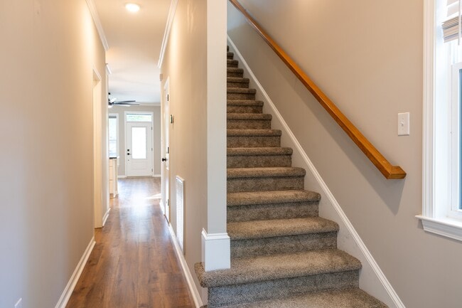 Building Photo - 308 Eastwood Dr