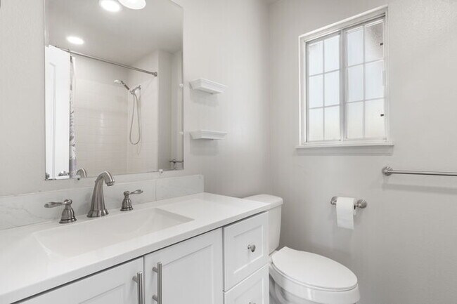 Building Photo - Clean, Bright 3 Bedroom with large yard an...