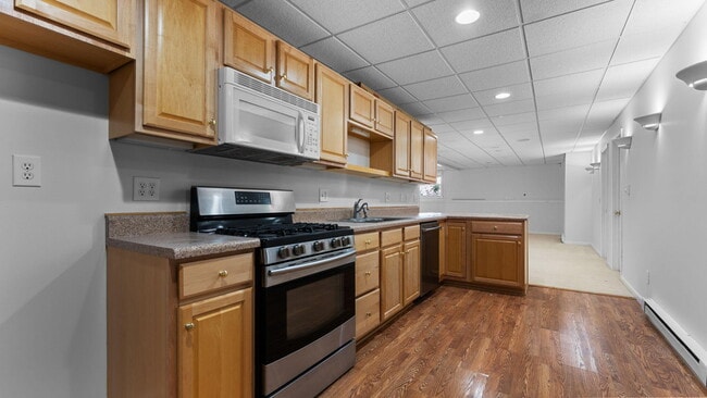 Building Photo - 9069 Emerson Dr