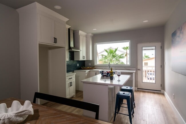 Building Photo - 111 W Sunny Isle Dr