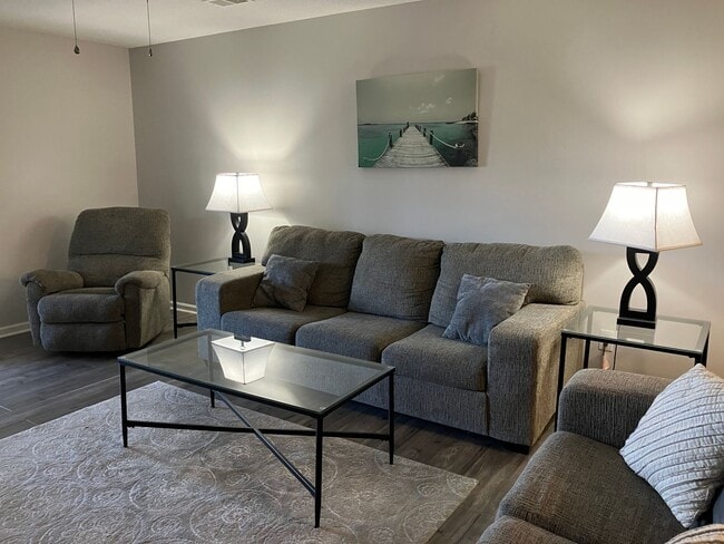 Building Photo - This is a 2 Bedroom, 2 Bathroom Completely...