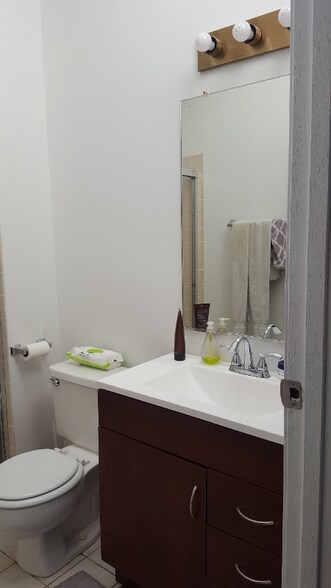 Building Photo - 474 Le Parc Cir