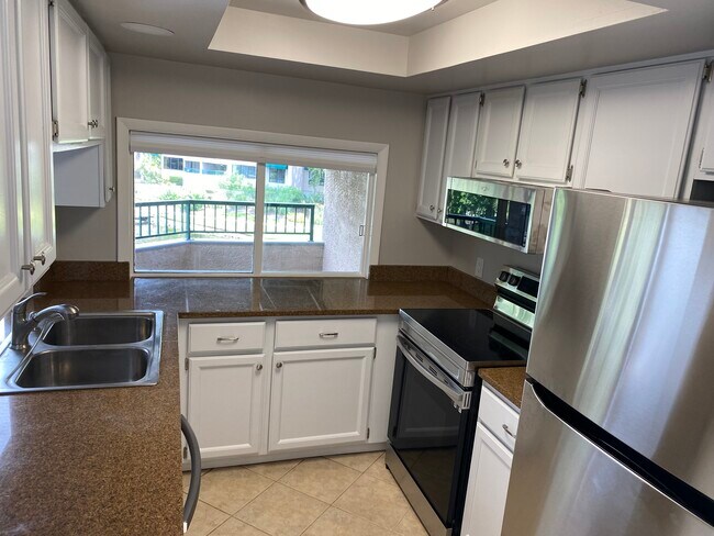 Building Photo - 3 Shelter Cove Ln