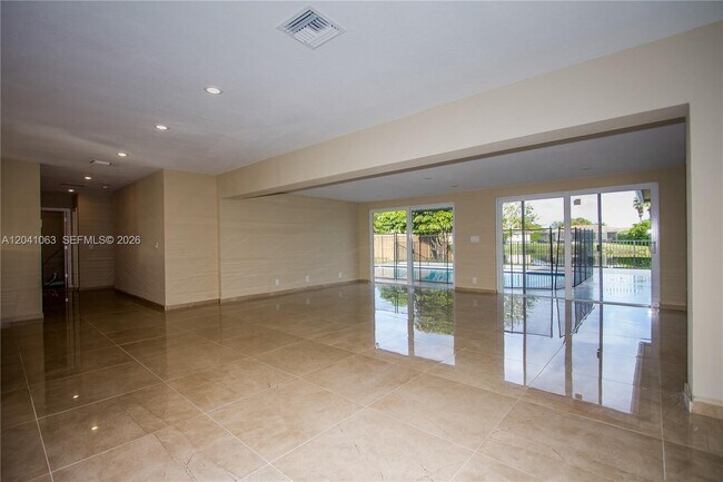 Building Photo - 16641 Royal Poinciana Dr