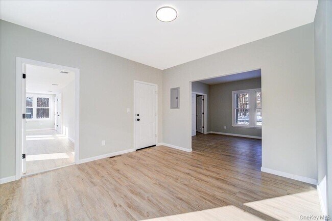 Building Photo - 108 Pine St