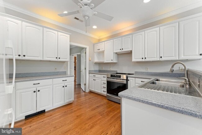 Building Photo - 8237 Hickory Dr