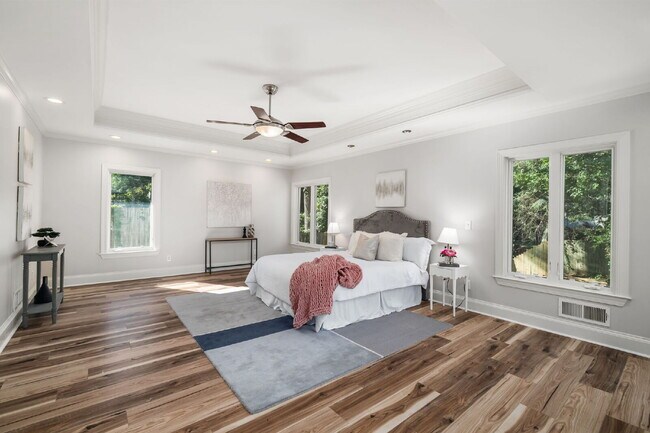 Building Photo - Move in before December 31st and get $100 OFF your rent for the first 3 months — PLUS a $250 Amaz...