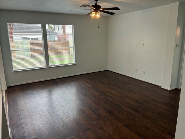 Building Photo - 911 Chapwood Ct