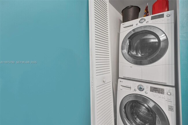 Building Photo - 601 NE 36th St