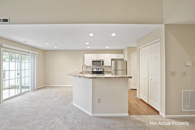 Building Photo - 5002 Stratford Pine Ln