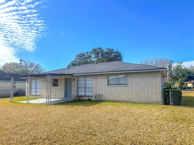 Building Photo - 1727 Junker St