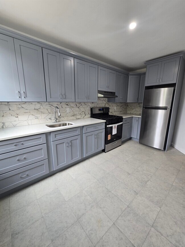 Building Photo - 6027 Monroe Pl