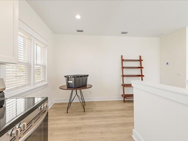 Building Photo - A great place to stay that is a nice and c...