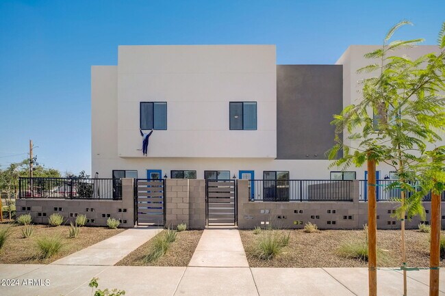 Building Photo - 777 W Coolidge St