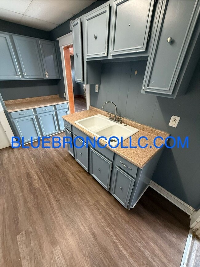 Building Photo - Must see beautiful house in northeast KC!