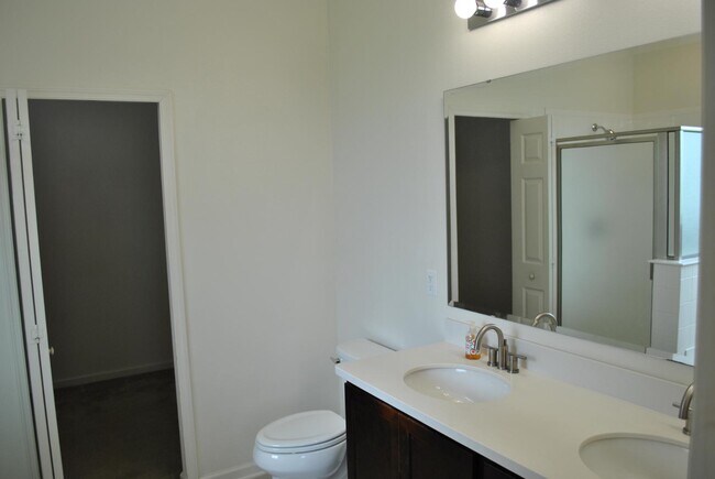 Building Photo - 612 Champion Ridge Dr