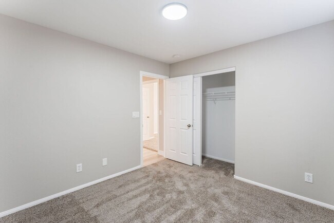 Building Photo - Modern Elegance Meets Spacious Comfort in a Unique Layout!