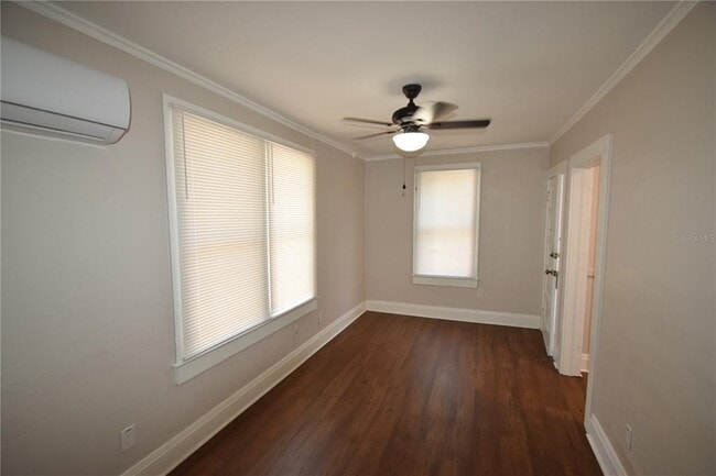 Building Photo - 906 Vistabula St