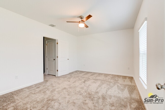 Building Photo - 2123 Green Valley St