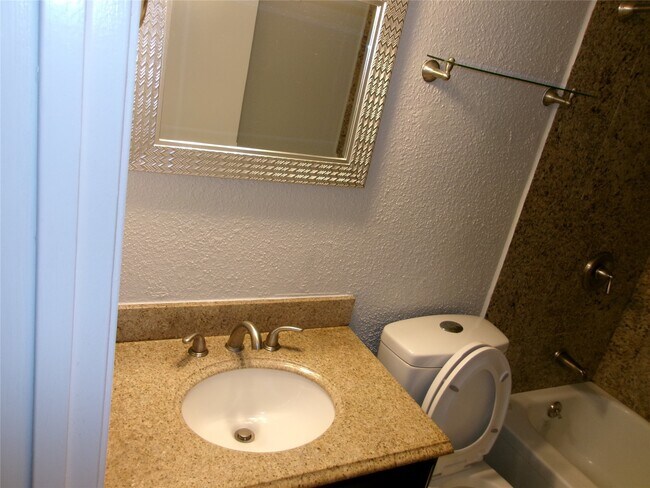Building Photo - 781 Country Pl Dr
