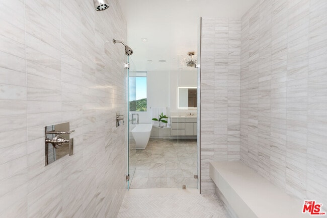 Building Photo - 3642 Beverly Ridge Dr