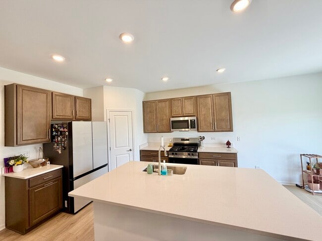 Building Photo - 331 Red Oak Cir