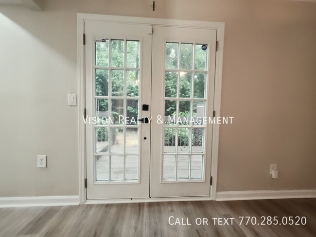 Building Photo - 5025 Brittany Dr