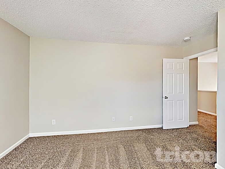 Building Photo - 3916 Roundwood Dr