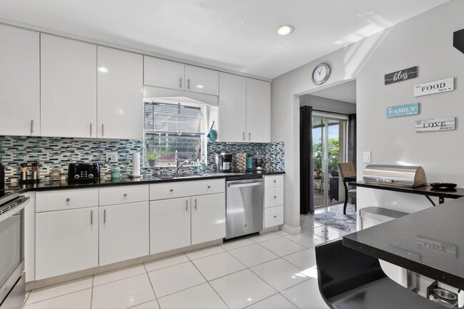 Building Photo - 6357 Overland Dr