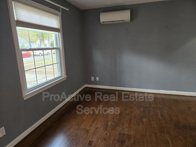 Building Photo - 519 Maycox Ave