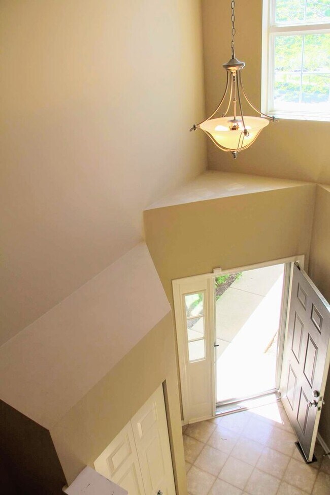 Building Photo - Beautiful Townhome for rent in Lakemoor!