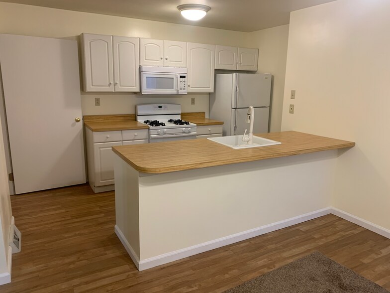 Kitchen - 365 E Maiden St