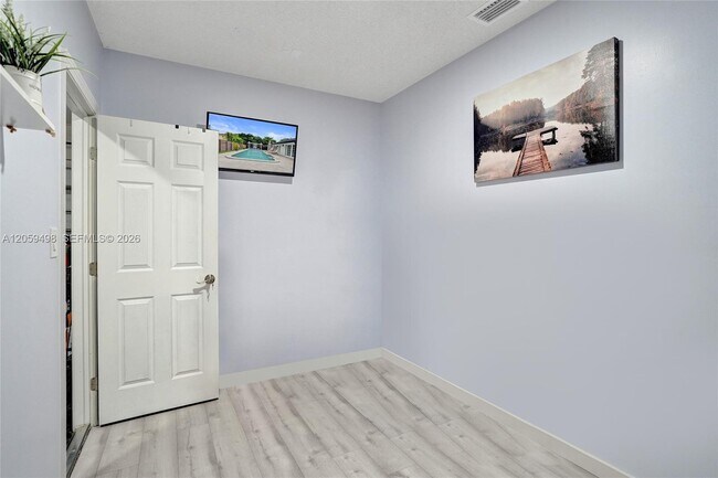 Building Photo - 620 SW 100th Ave