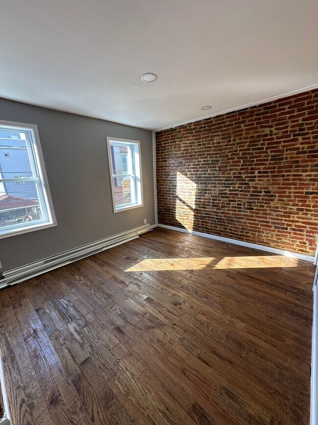 Building Photo - 1937 N Darien St