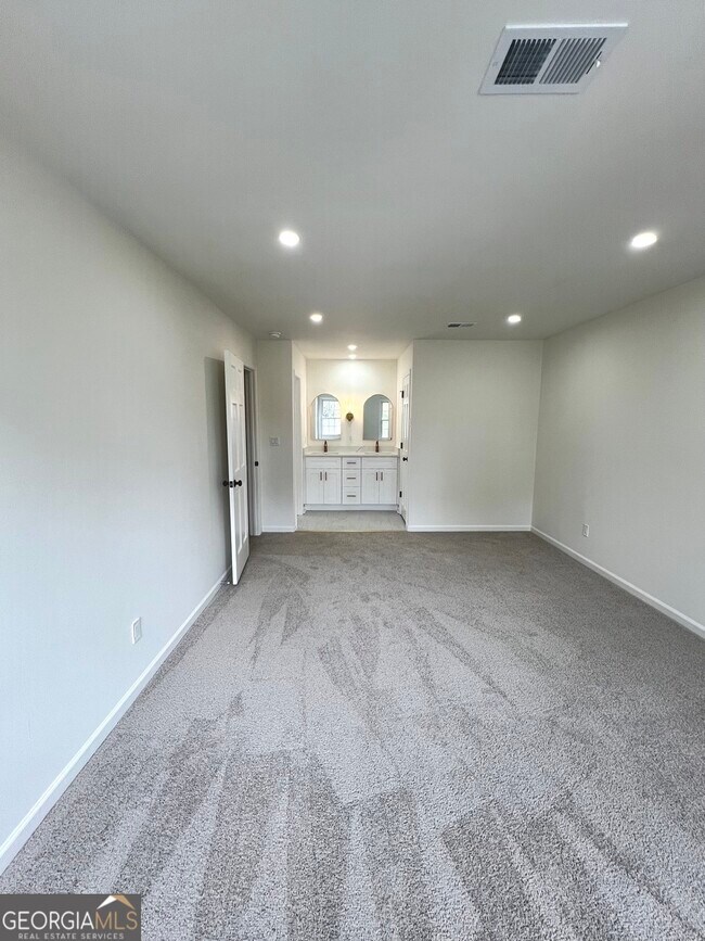 Building Photo - 2907 Clearbrook Dr