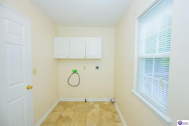 Building Photo - 1802 Oriole Dr