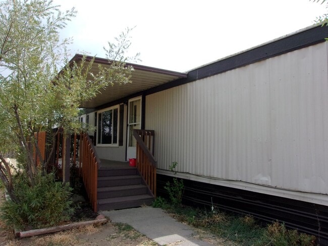 Building Photo - Home just outside of town- 2 occupants ONLY