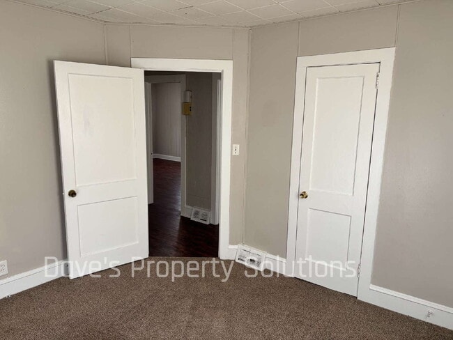 Building Photo - Recently Refreshed 3BR Home with Large Fenced Backyard