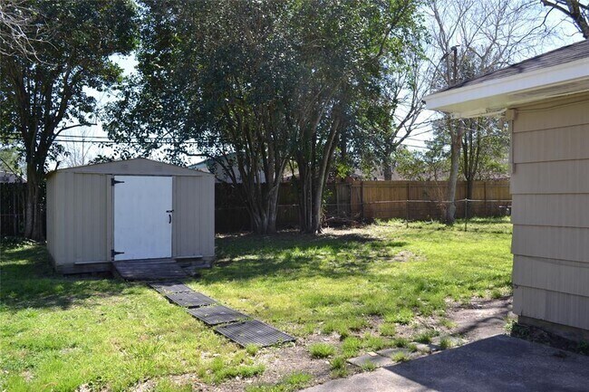 Building Photo - 13907 Nitida St
