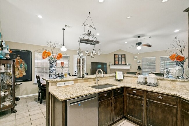 Building Photo - 5212 Spicewood Dr