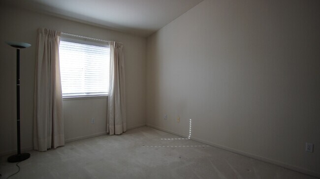 Building Photo - 1323 Chessington Dr