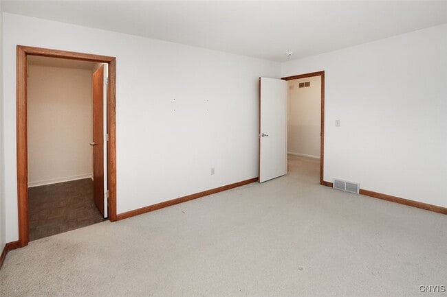 Building Photo - 442 Summerhaven Dr N