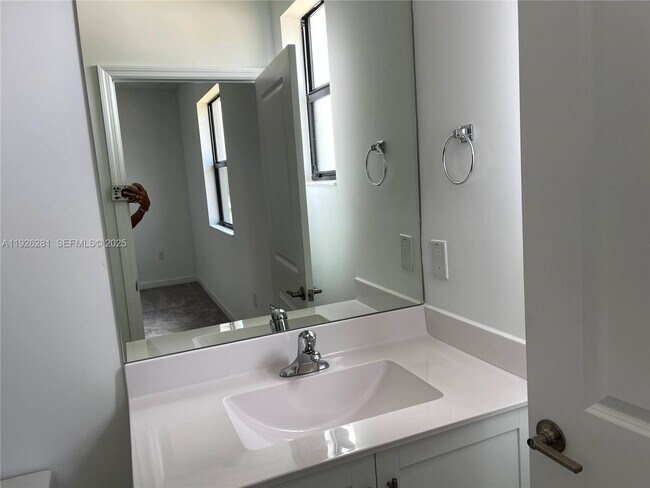 Building Photo - 20679 NE 7th Pl