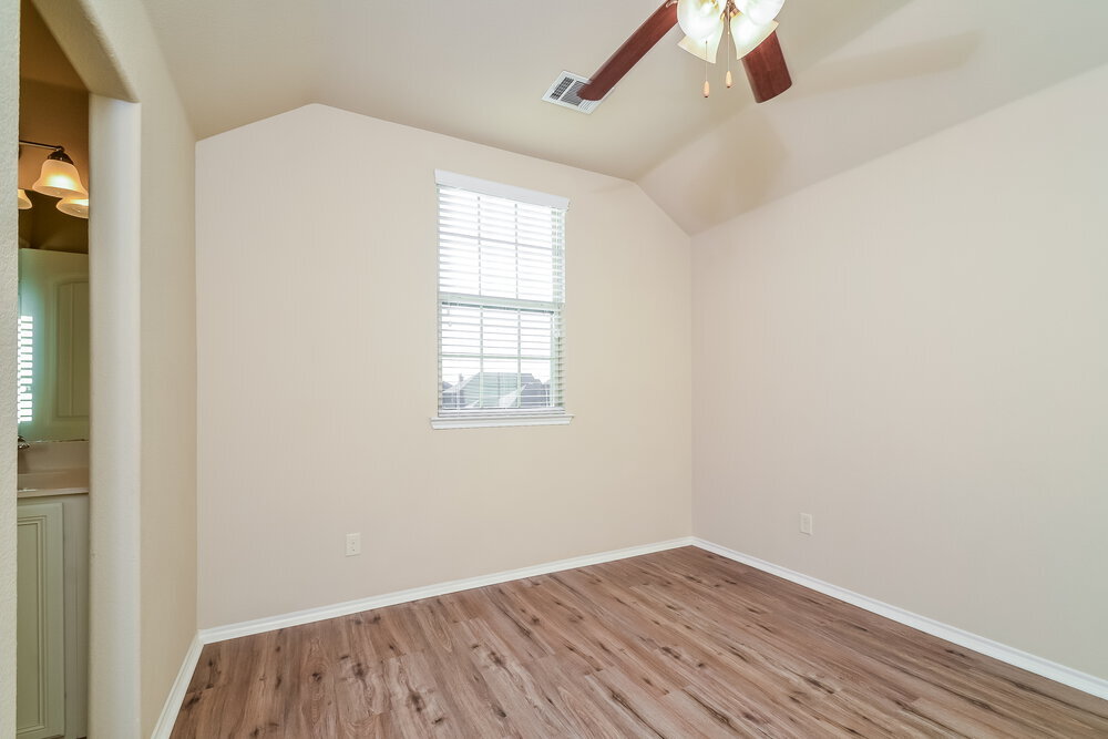 Building Photo - 217 Red Hawk Pl