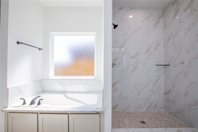 Building Photo - 4867 Farmhouse St