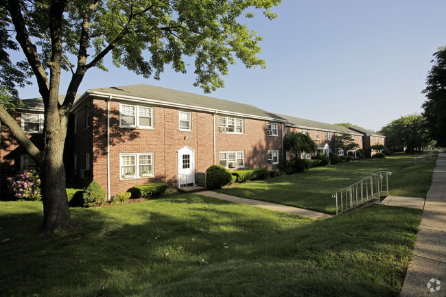 Gainsborough Apartments - 269 Bogert Rd River Edge NJ 07661 | Apartment ...